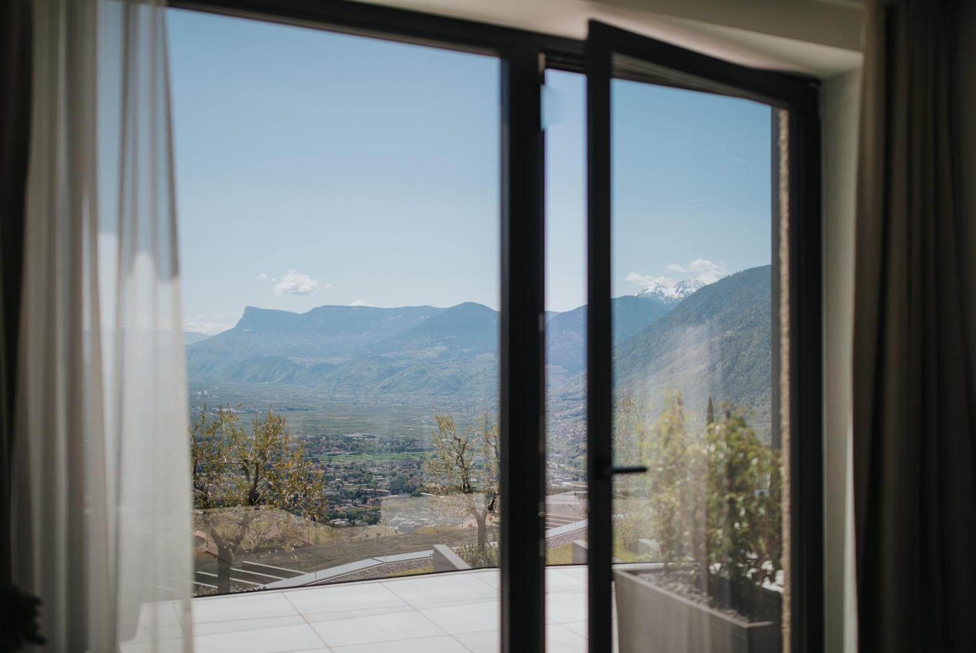 La Vista Panoramic Hideaway (Adults Only) Bed & Breakfast Tirolo Room photo